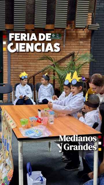 Vivimos una experiencia única y memorable en nuestra Feria de Ciencias con los niños de Medianos y Grandes de preescolar. Todos los experimentos fueron un éxito, llenos de creatividad y sonrisas. Felicitamos a nuestros pequeños científicos por su gran trabajo, y a nuestras maestras por su increíble labor de enseñanza diaria. ✨👨‍🔬
¡Gracias infinitas a los papás por acompañarnos y compartir el orgullo de ver a sus hijos brillar! Fue una jornada maravillosa que se queda guardada en el corazón de toda nuestra comunidad escolar. ⭐️🦁
#FeriaDeCiencias #Preescolar #CSLC #ColegioSantiagoDeLeón #ColegiosEnCaracas